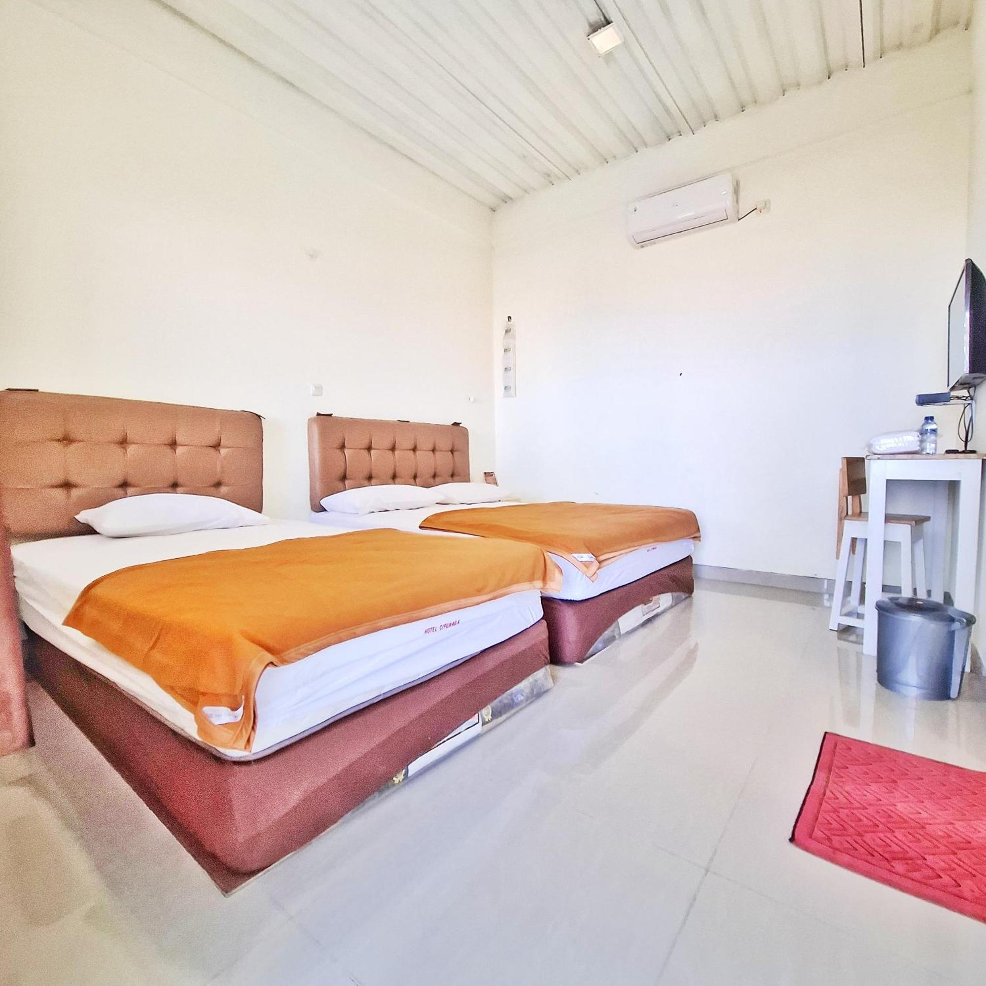 Hotel Cipunaga Ciemas Buitenkant foto