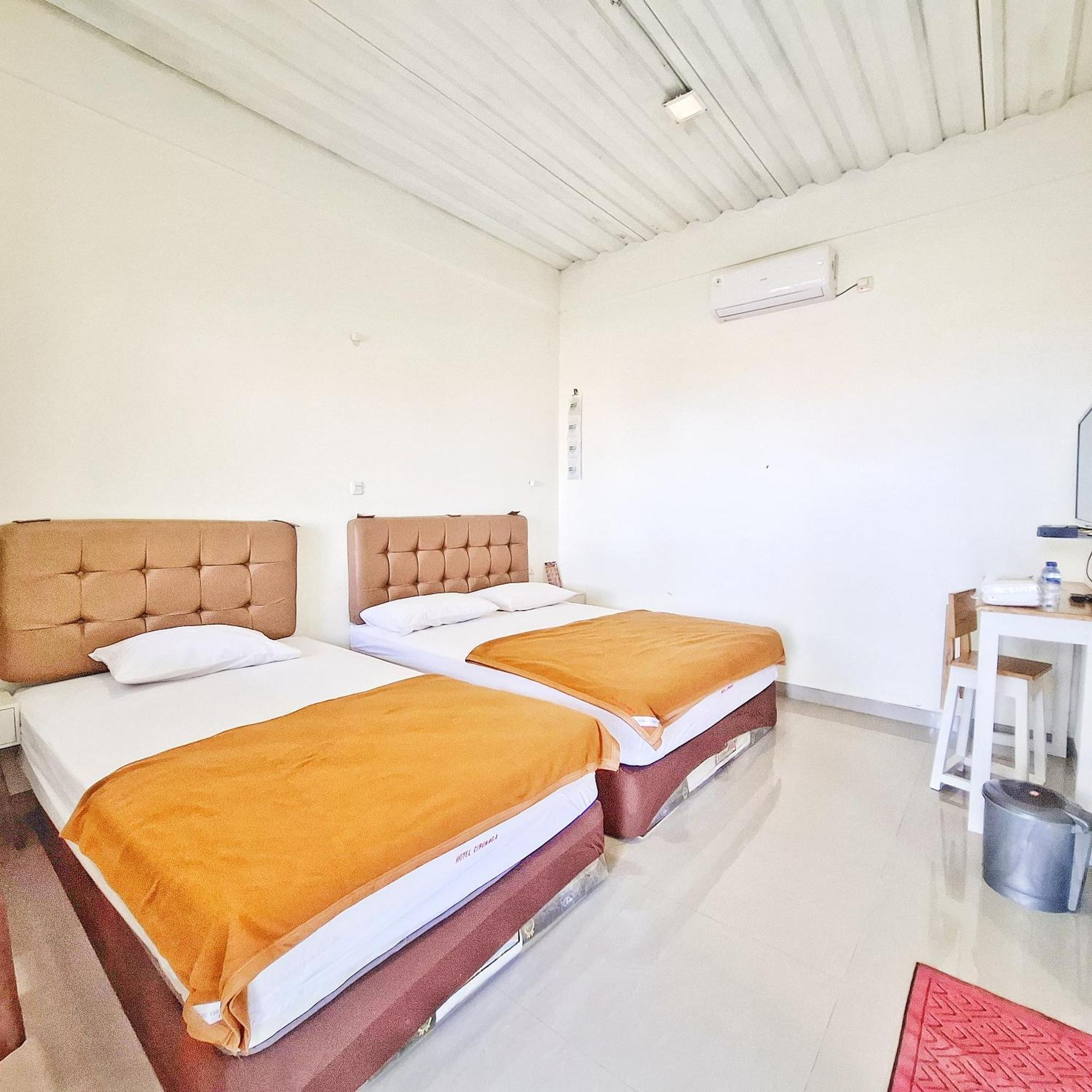 Hotel Cipunaga Ciemas Buitenkant foto
