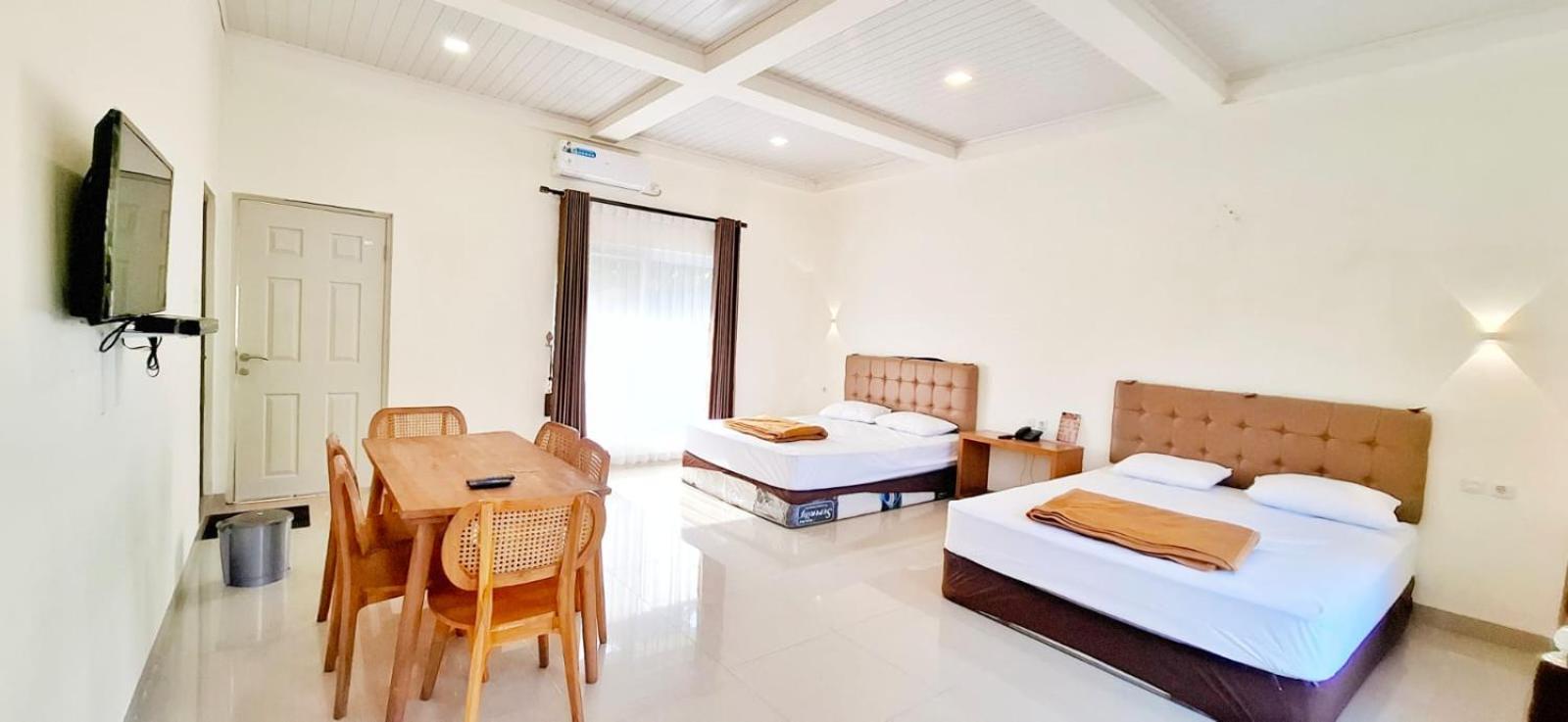 Hotel Cipunaga Ciemas Buitenkant foto